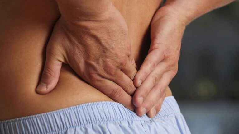 Discomfort in the lower back with lumbar osteochondrosis.